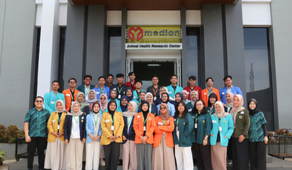 Exploring the Veterinary Pharmaceutical Industry: Pharmacy Students Visited Medion