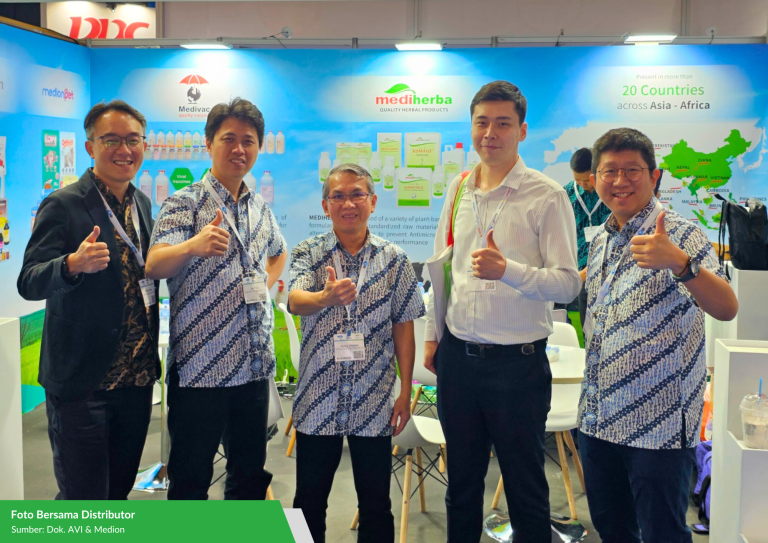 Foto-Bersama-Distributor-768x543