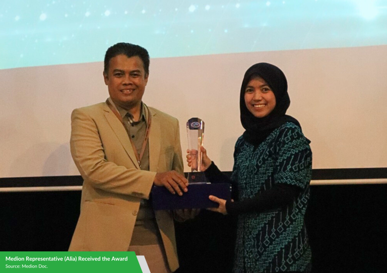 Medion Representative (Alia) Received the Award