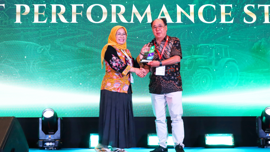 Penerimaan Penghargaan Best Performance