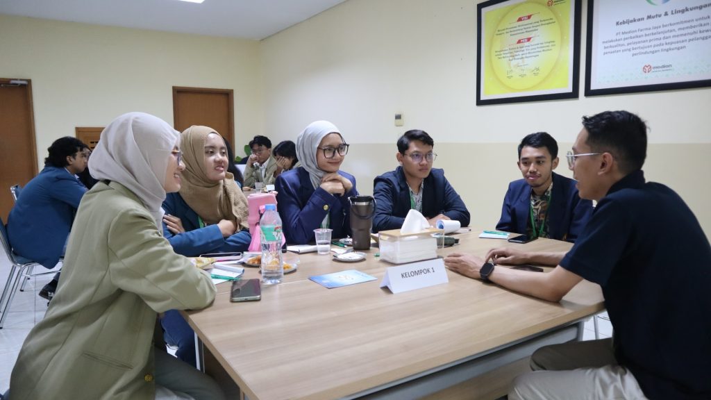 Medion Perkuat Kolaborasi melalui Kunjungan Gabungan Mahasiswa Kedokteran Hewan 5 Sesi Campus Talk Campus Talk Session